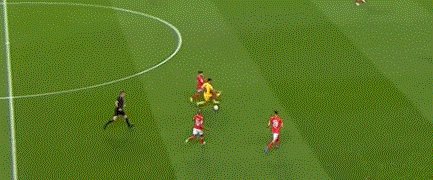 乐鱼体育-【欧冠】开场134秒失球 皮克伤退 巴萨染红0比3惨败