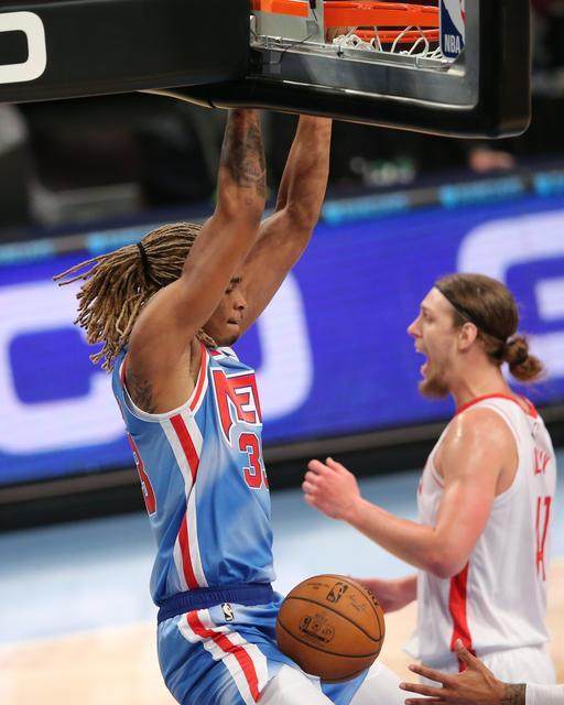 乐鱼体育-篮网内线众“星”云集 决胜时刻却依旧是小鬼当家？