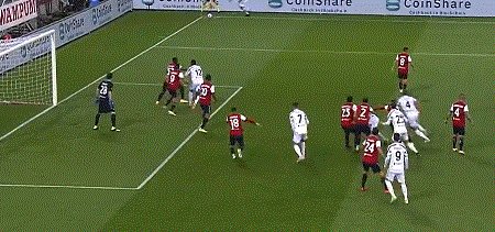 乐鱼体育-【意甲】C罗32分钟完美帽子戏法 尤文图斯3比1客胜